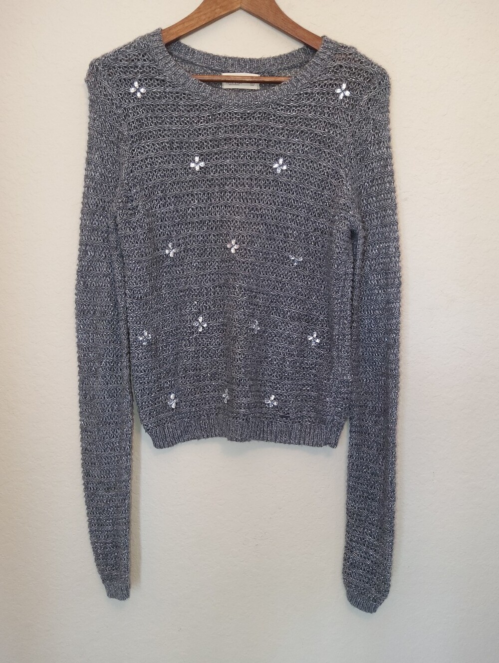 Hollister Sweater Womens Large Grey Loose Knit Silver Metallic Floral Rhinestone
